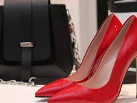 How To Wear Bright Shoes - 亿万28体育APP